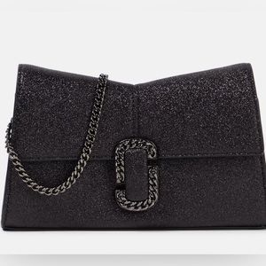 MARC JACOBS
The Galactic Glitter St. Marc Chain Wallet